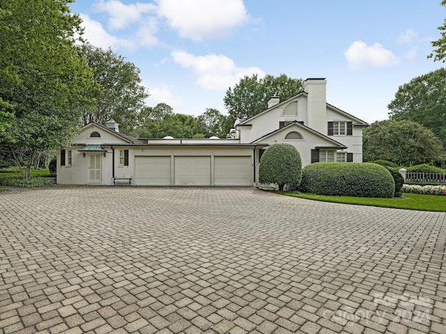 view of front facade featuring a garage