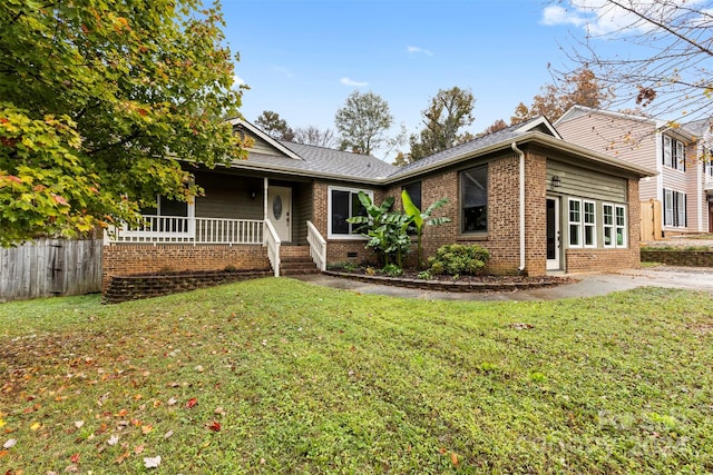 view of front of house with covered porch and a front lawn