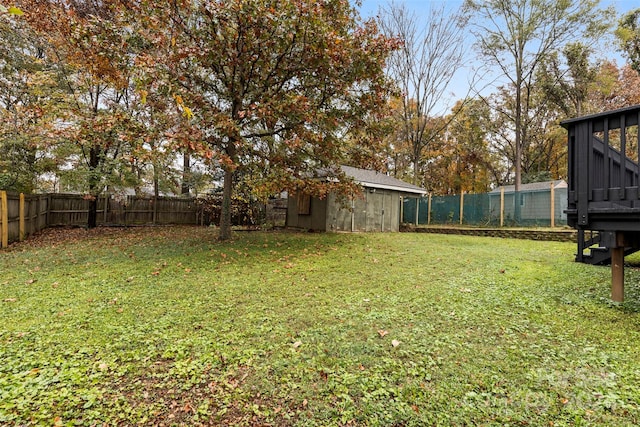 view of yard with a storage unit