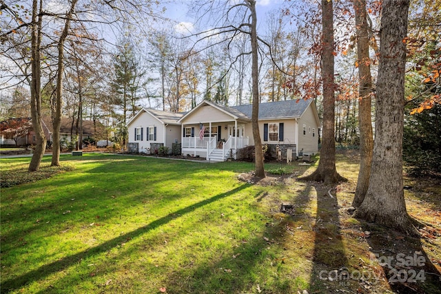 view of front of property featuring covered porch and a front yard