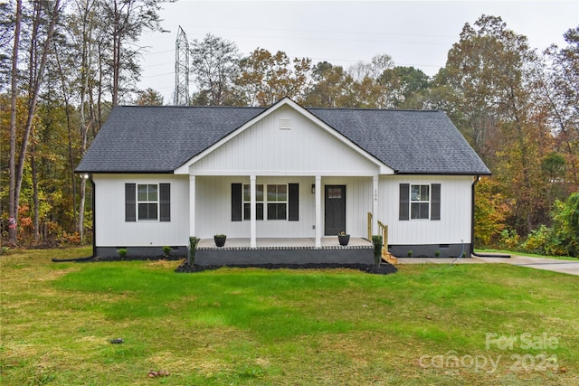 view of front of property with a porch and a front lawn