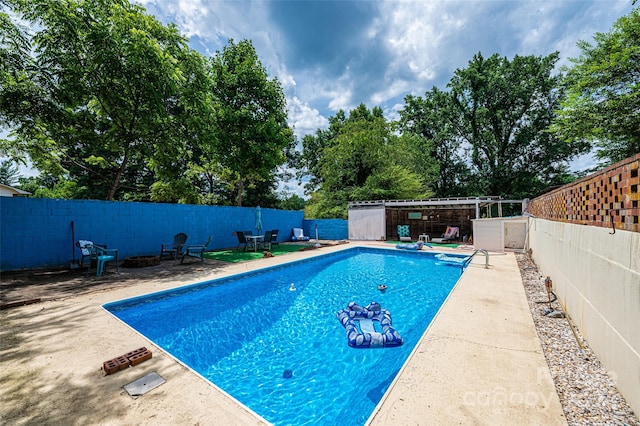 view of swimming pool featuring a patio