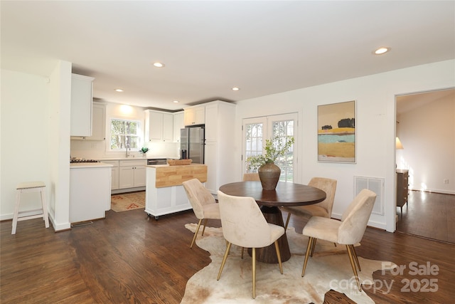 dining room featuring dark wood-style floors, baseboards, visible vents, and recessed lighting