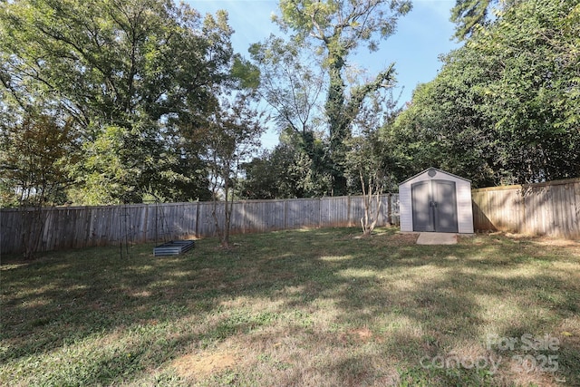 view of yard featuring a shed, an outdoor structure, and a fenced backyard