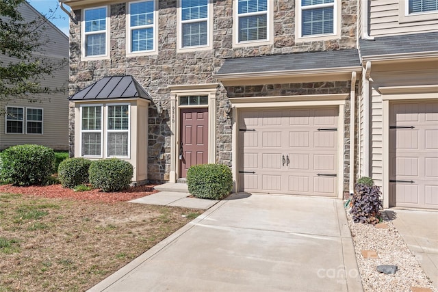 view of front facade with a garage