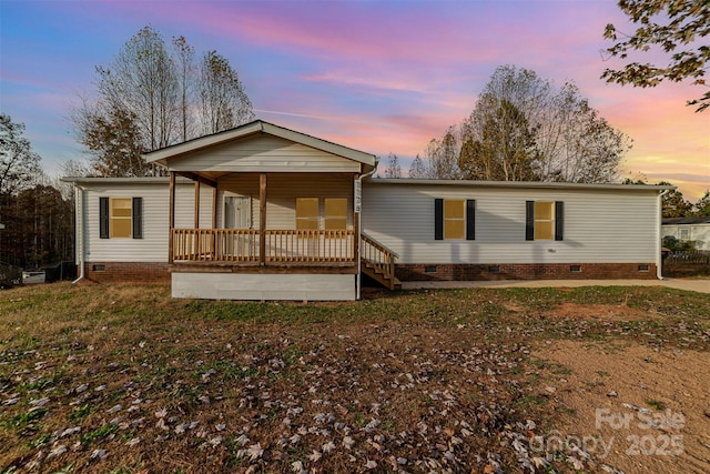 view of front of property featuring covered porch