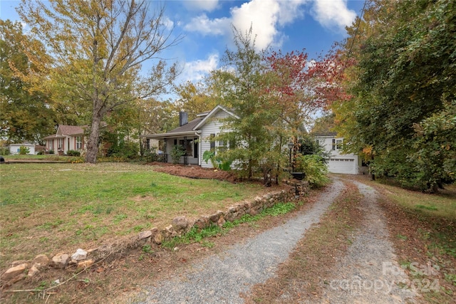 view of front facade featuring a front lawn and covered porch