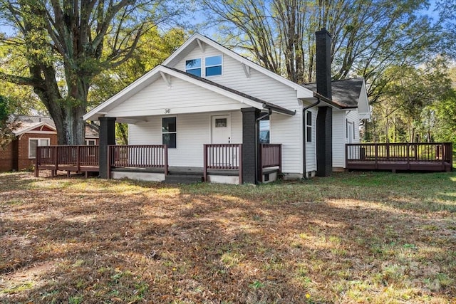 view of front facade with a front lawn and a porch