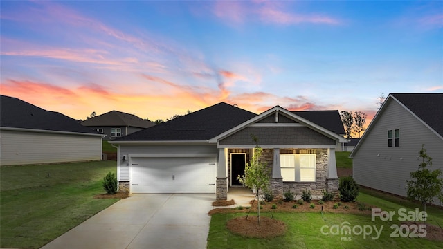 craftsman-style house featuring a lawn and a garage