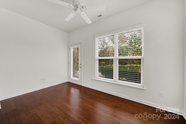 unfurnished room with dark wood-type flooring and ceiling fan