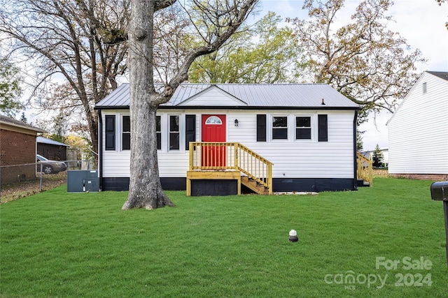 view of front of house featuring a front yard