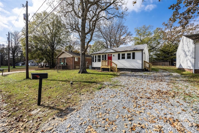 ranch-style house featuring a front lawn