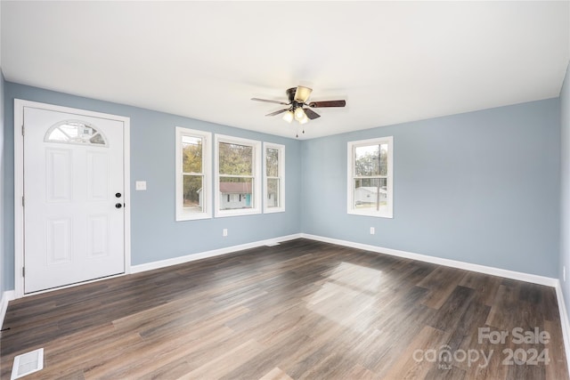 entryway with dark wood-type flooring and ceiling fan