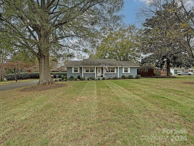 ranch-style home with a front lawn