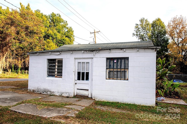 view of outbuilding