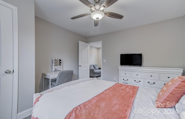 bedroom with ceiling fan