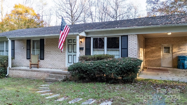 ranch-style home featuring a porch