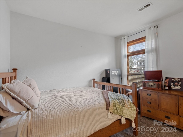 bedroom featuring carpet floors