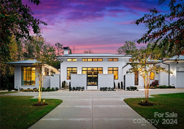 view of front of property with a lawn