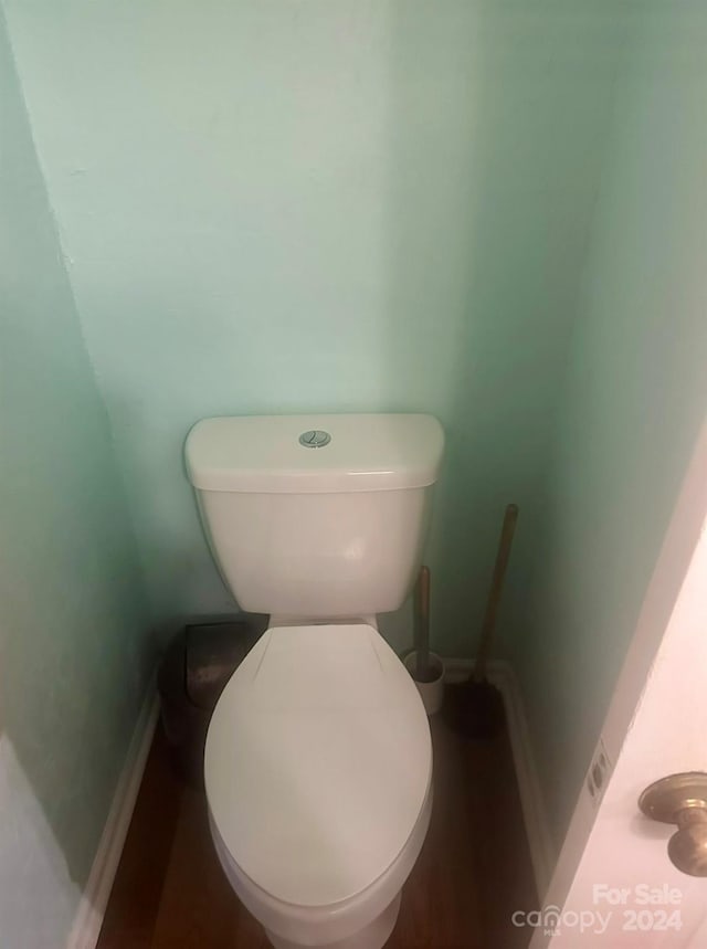 bathroom featuring toilet