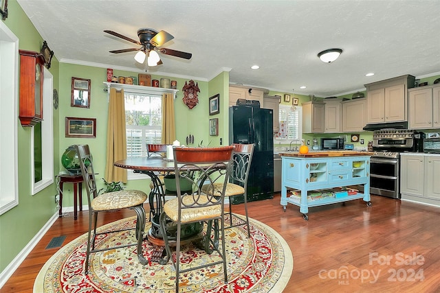 kitchen featuring ornamental molding, dark hardwood / wood-style floors, black refrigerator, electric range, and ceiling fan