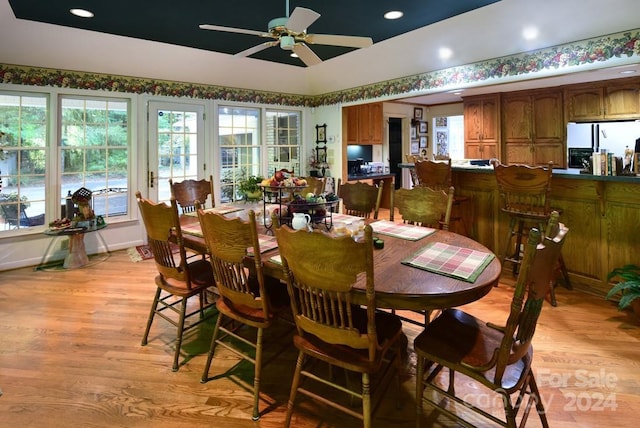 dining room with light hardwood / wood-style flooring and ceiling fan