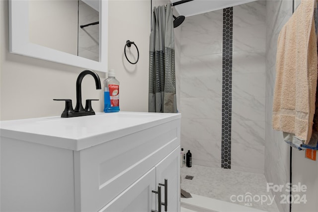 bathroom with a shower with curtain and vanity