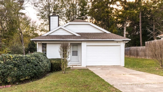 view of front of property featuring a garage and a front yard