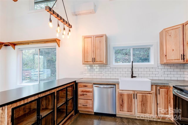 kitchen with decorative backsplash, appliances with stainless steel finishes, sink, and a wall mounted air conditioner