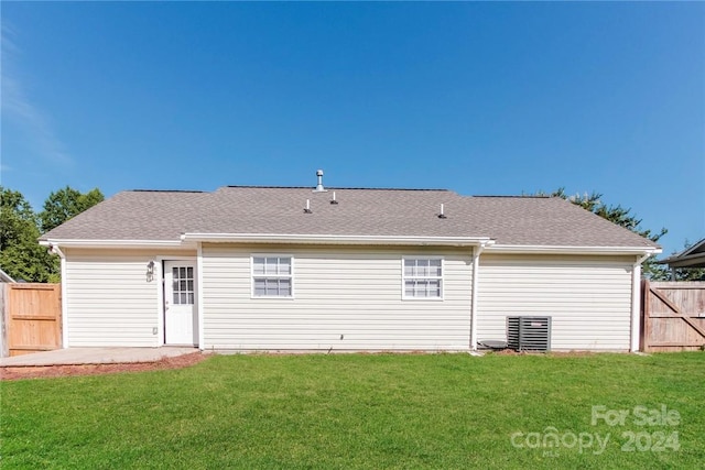 714 Knots Lndg, Clover, SC 29710 - rear view of house featuring roof with shingles
