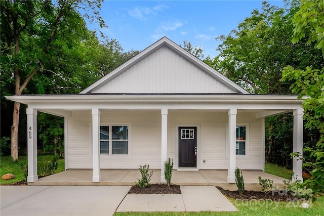 view of front of property with covered porch