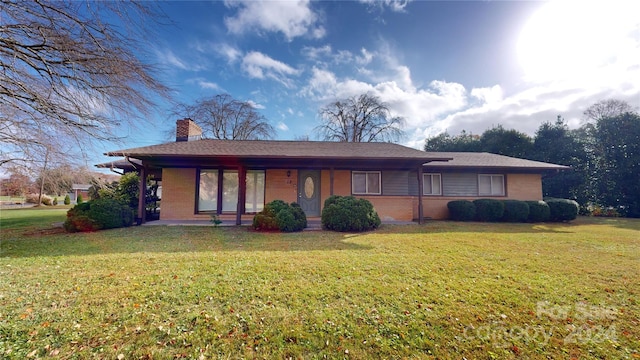 view of front of house featuring a front yard