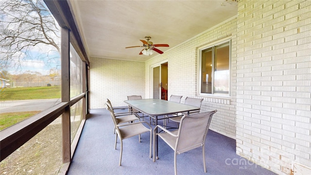 sunroom with ceiling fan