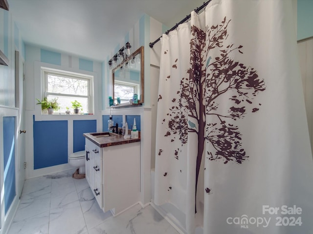 full bathroom with shower / bathtub combination with curtain, vanity, and toilet