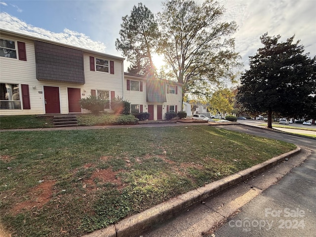 exterior space featuring a yard