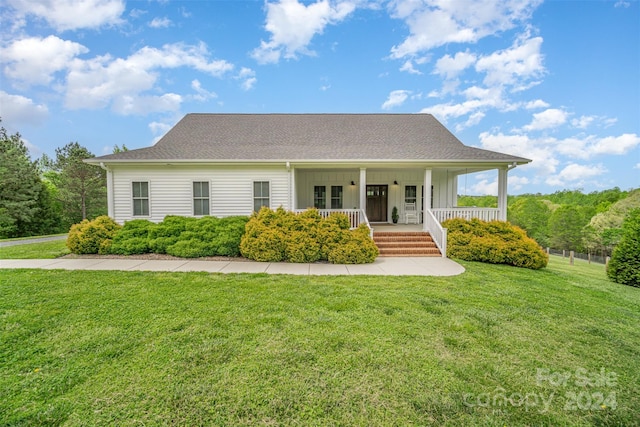 view of front of property featuring covered porch and a front yard