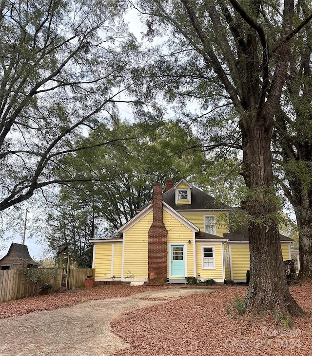 view of front of property