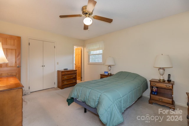 bedroom with ceiling fan and light carpet