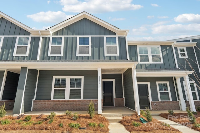 view of front of house featuring a porch