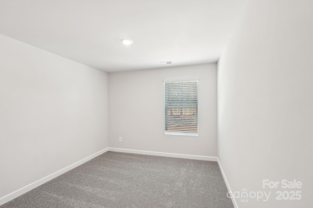 unfurnished room featuring carpet