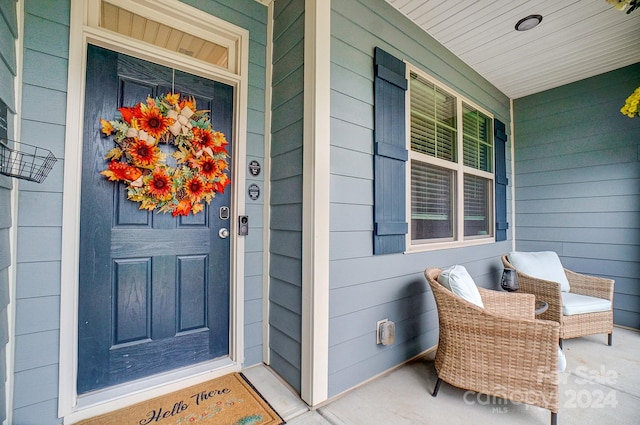 entrance to property featuring covered porch