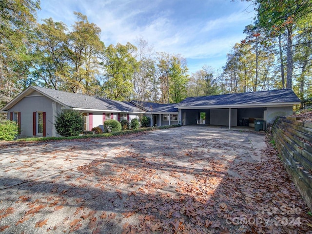 view of front facade featuring a carport