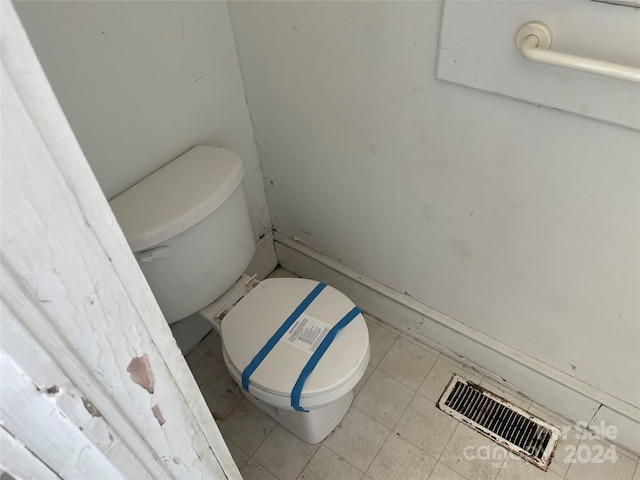 bathroom featuring toilet