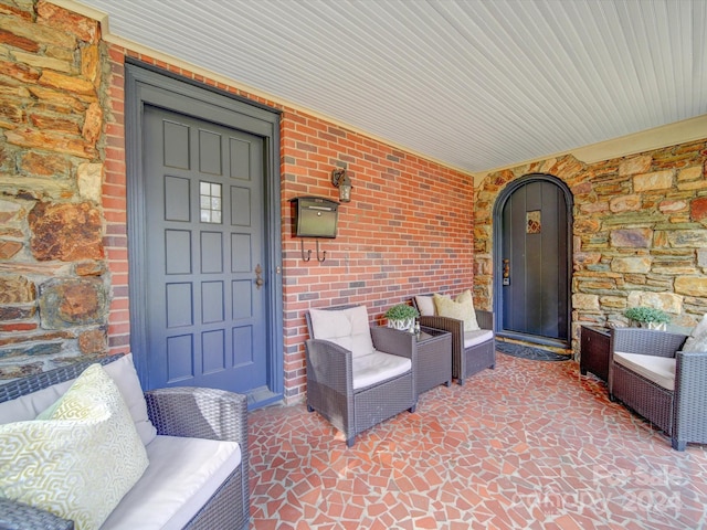 doorway to property with covered porch