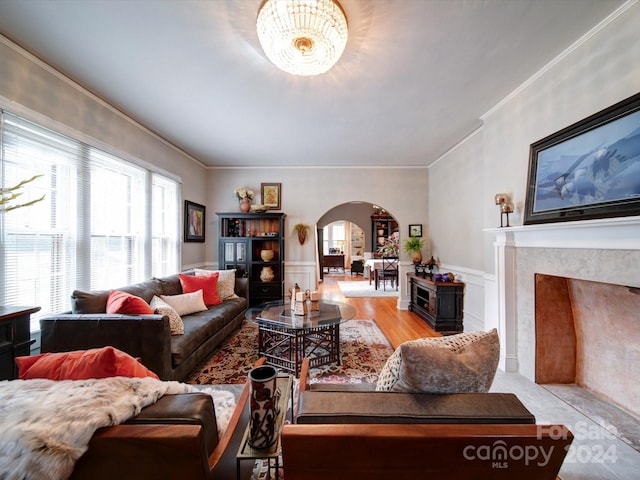 living room with light wood-type flooring and crown molding