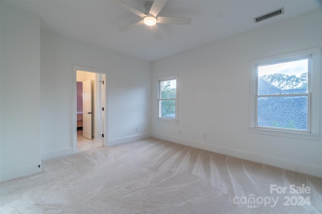 carpeted empty room featuring ceiling fan