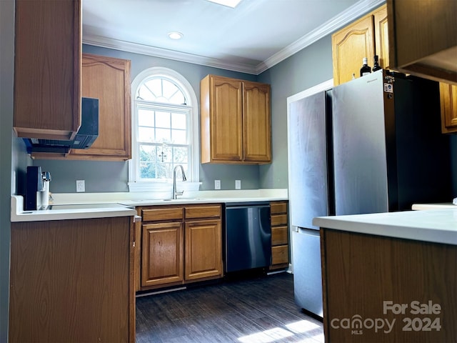 kitchen with sink, dark hardwood / wood-style floors, range, crown molding, and black dishwasher