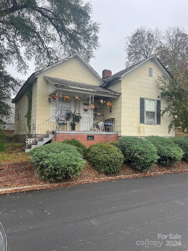 view of front of house with covered porch