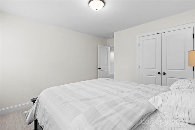 bedroom featuring carpet flooring and a closet