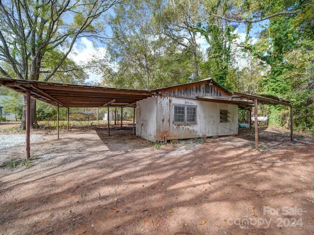 view of outbuilding with a carport